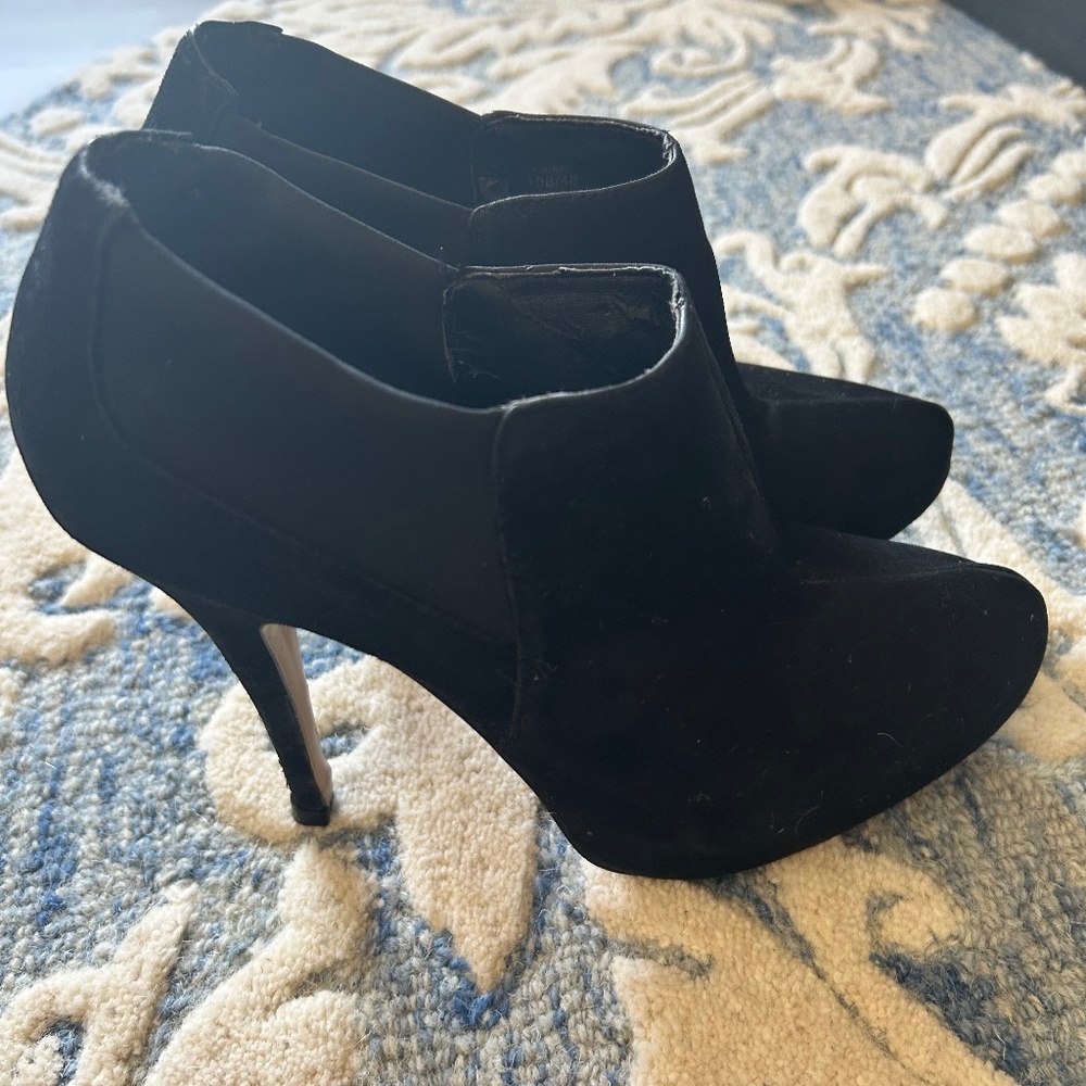 Jessica Simpson Black Booties